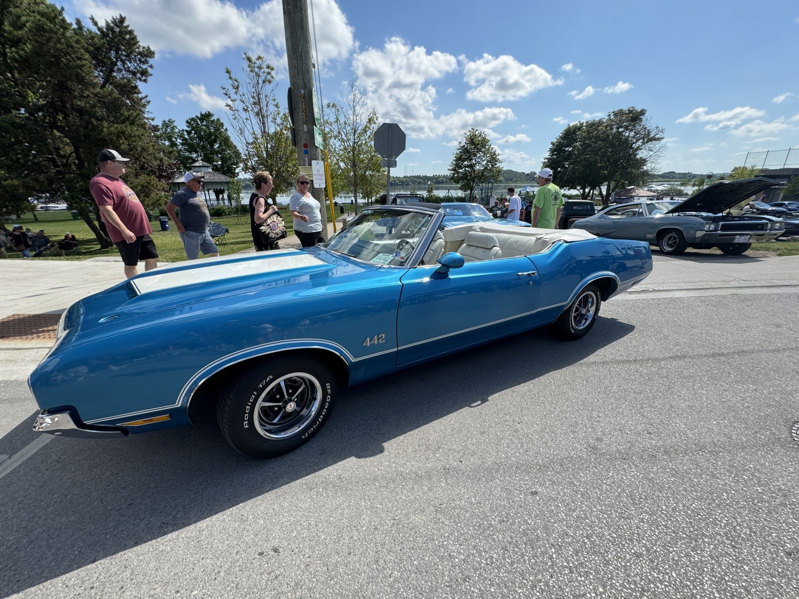 blue car